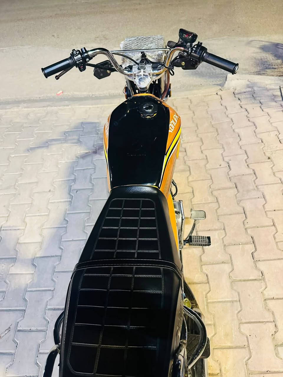 السلام عليكم للبيع تايكر 2025 مكفولة كفالة عامة اي نقص ما بيها محرك بلادي 125cc أوراق كاملة كهربائيات كلها شغالة عداد إلكتروني مكان ديالى للاتصال : *********** السعر 775
