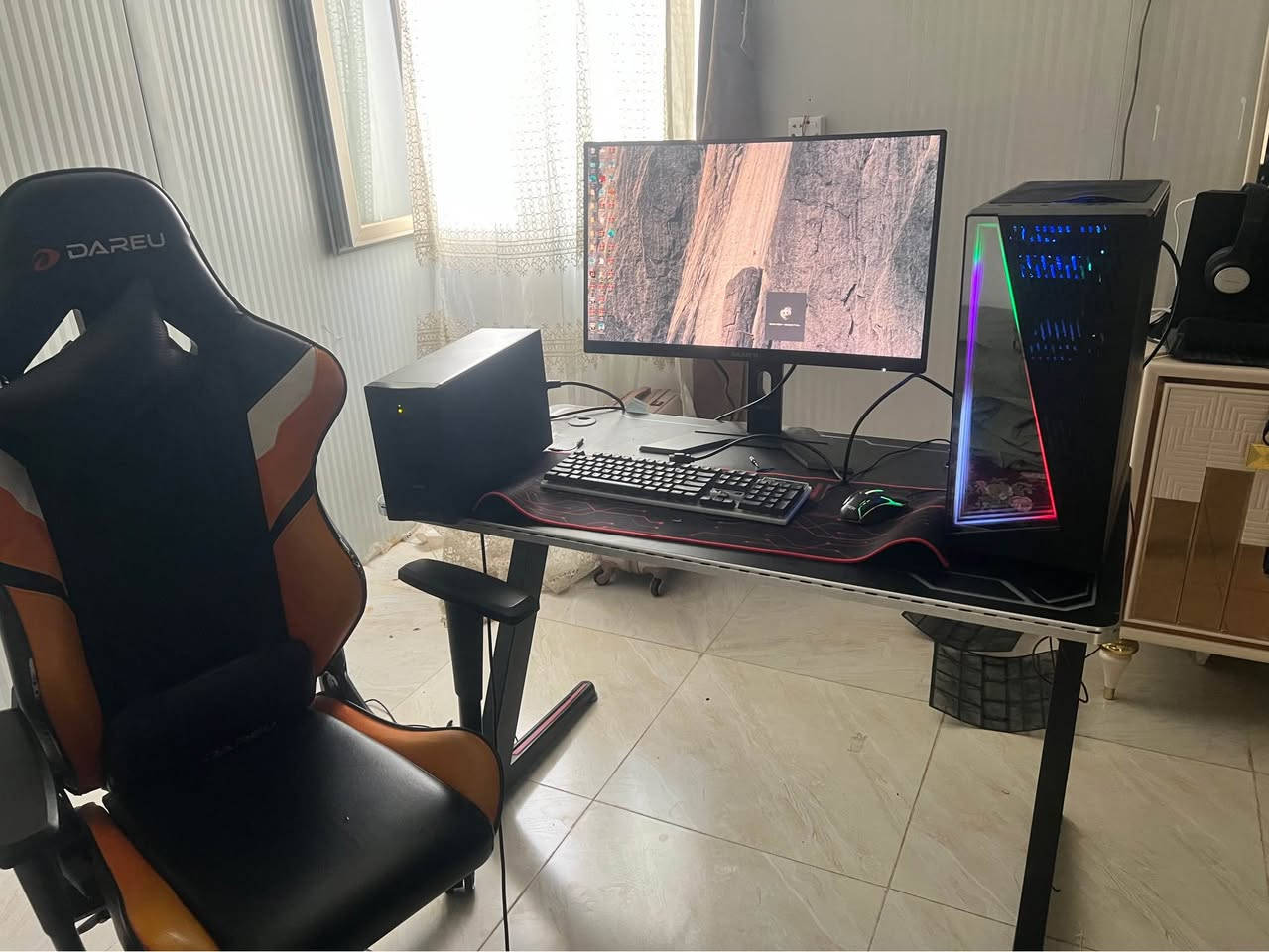 تجميعة كيمنك كامل 
مواصفات التجميعة
� المعالج

Intel Core i5-12400F — الجيل 12

⚙️ الأنوية

6 أنوية / 12 خيط معالجة

🎮 كرت الشاشة

AMD Radeon RX 6700 XT

💾 ذاكرة كرت الشاشة

12 GB VRAM

🧮 الرام

16 GB RAM

🖥️ اللوحة الأم

ASRock H610M-HVS/M.2 R2.0 

ذاكرة التخزين 1TSSD

الشاشة KIKIA BYTE 32” Curved Gaming Monitor — 170Hz

مع كرسي كيمنك وميز كيمنك متكاملة من جميع الاحتياجات
هدية يوبي اس 2000 فولت

للستفسار رقمي *********** وات ساب فقط بغداد, العراق
