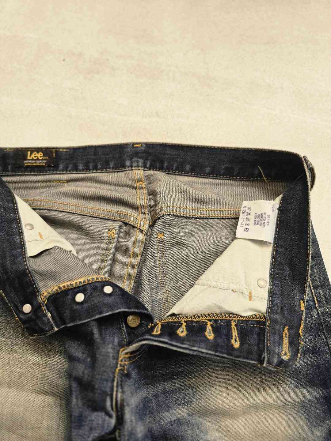 بنطلون جينز لي| vintage Lee Jeans
النظافة 100% 
القياس 32 
السعر 30 الف 
للحجز خاص او عبر الواتس اب ***********
