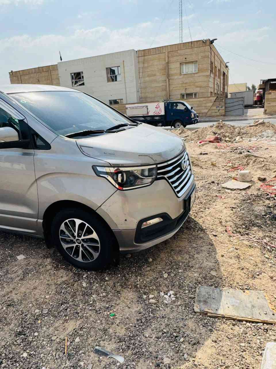 سلام عليكم ورحمه الله وبركاته،،
من رخصه الأدمن ستاركس أصل 19مرمز 23بسمنه سياره مكفوله ضربه كصه بارد ما عدا الصبغ سياره Vip,,اتصل وأنه بخدمتكم،،***********,,
