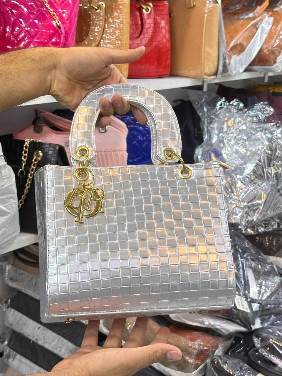 👜 موديلات عصرية وألوان تجنن ✨
مناسبة لكل الأذواق 💕  
سعر الدرزن يبدي من 33ألف فقط 🔥  
لا يفوتكم العرض 🤍
للحجز 
***********

https://t.me/bagswoman7
