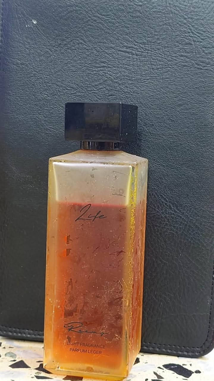 سعرررر 🔥80الف شلع فقط
عطور خليجيه اصليه مستخده استخدام قليل مثل موضح 
عطور من براندات مختلفه جداً رقيه ✨
للتواصل ***********وات
متواجد خاص
