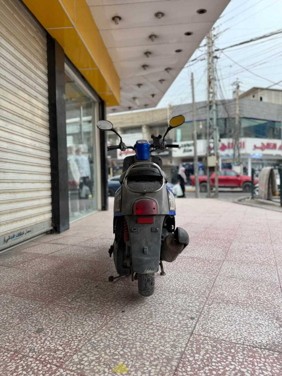 سلام عليكم ماكس بولسي كابريتر كفرات اصليه لو ابيض مختمه للي يشتري ياخذ البيض ولي بدراجه الازرق دراجه مابيهة اي نقص من كهربائيات من كلشي سلف هندر. كله شغال اي نقص مابيهة 
عداد سرعا عداد بانزين⛽️ شلعتهة قويه معدل حلو صافي مابيهة رجفه 
سعر الدراجه. ٨٥٠ الف المو شراي لا يطبلي  
*********** بغداد الدوره
