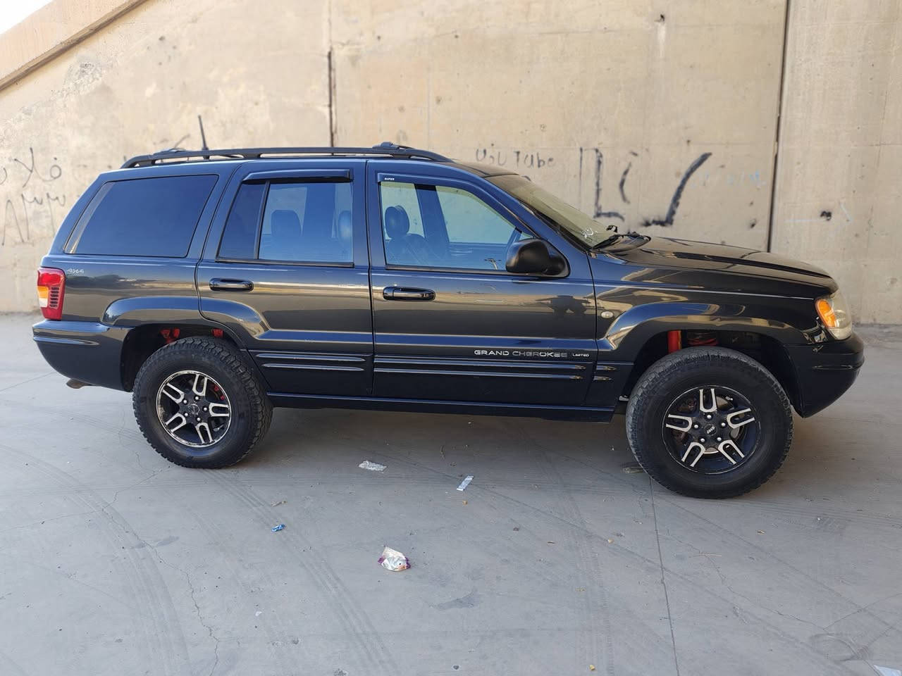 سلام عليكم ، جيب شيروكي موديل 2000 رقم سليماني ( v8 ) گير محرك شرط سنويه جديد بطاقه بانزين موجود منضومه غاز 80 لتر  بدون ضرر بدون صبغ سياره نضيفه كلش فقط بيها صوت اكسل سعر 77 رقم هاتف *********** مكاني كركوك
