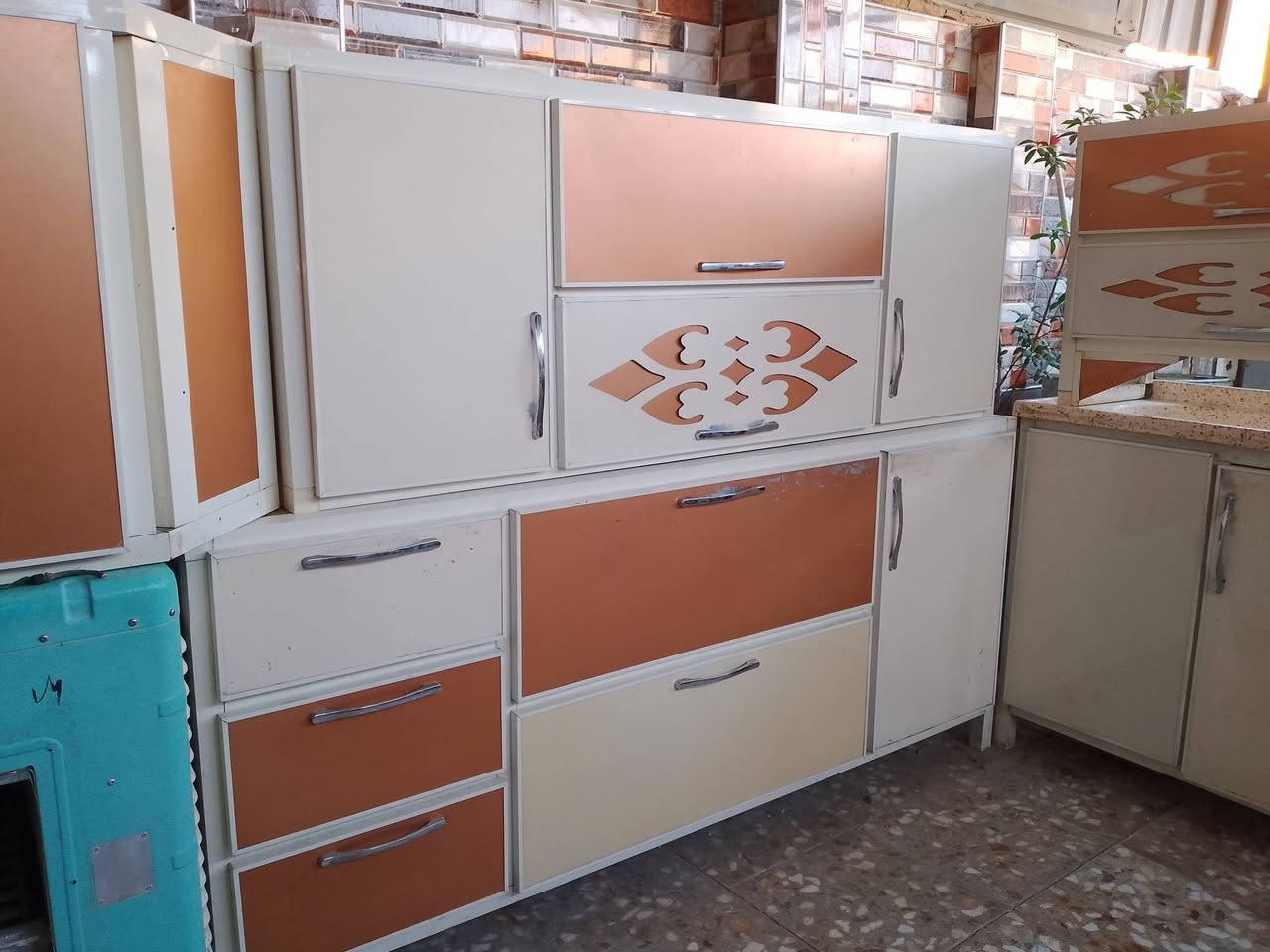 كاونتر خمس قطع  كلش نضيف وحلو القياس ارضي مترين وسنك متر مرمر زائد الملحق السعر 325 وبيه مجال العنوان محاويل ***********يرهم مراوس ب كاونتر قديم او سبلت او مكيف محترك وحسب لاتفاق
