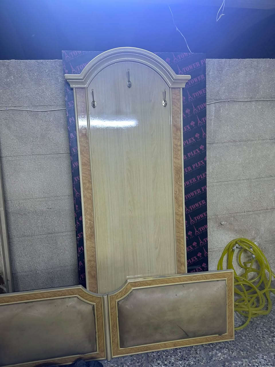 غرفة نوم • ميز مراية • سعر مناسب