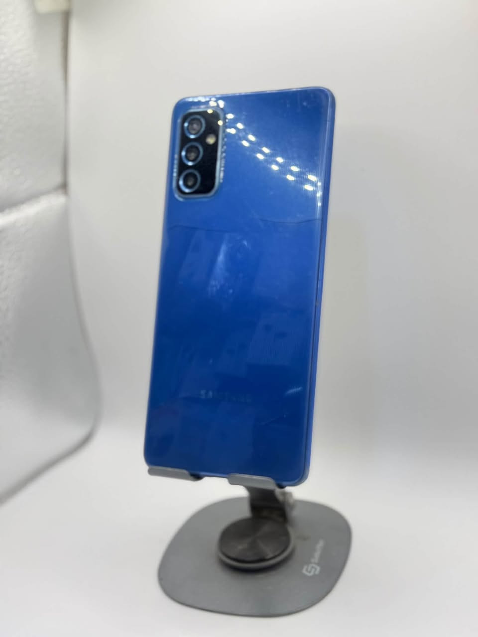 سامسونج M52 5G • ١٢٨ جيجا • كسر خفيف بالظهر