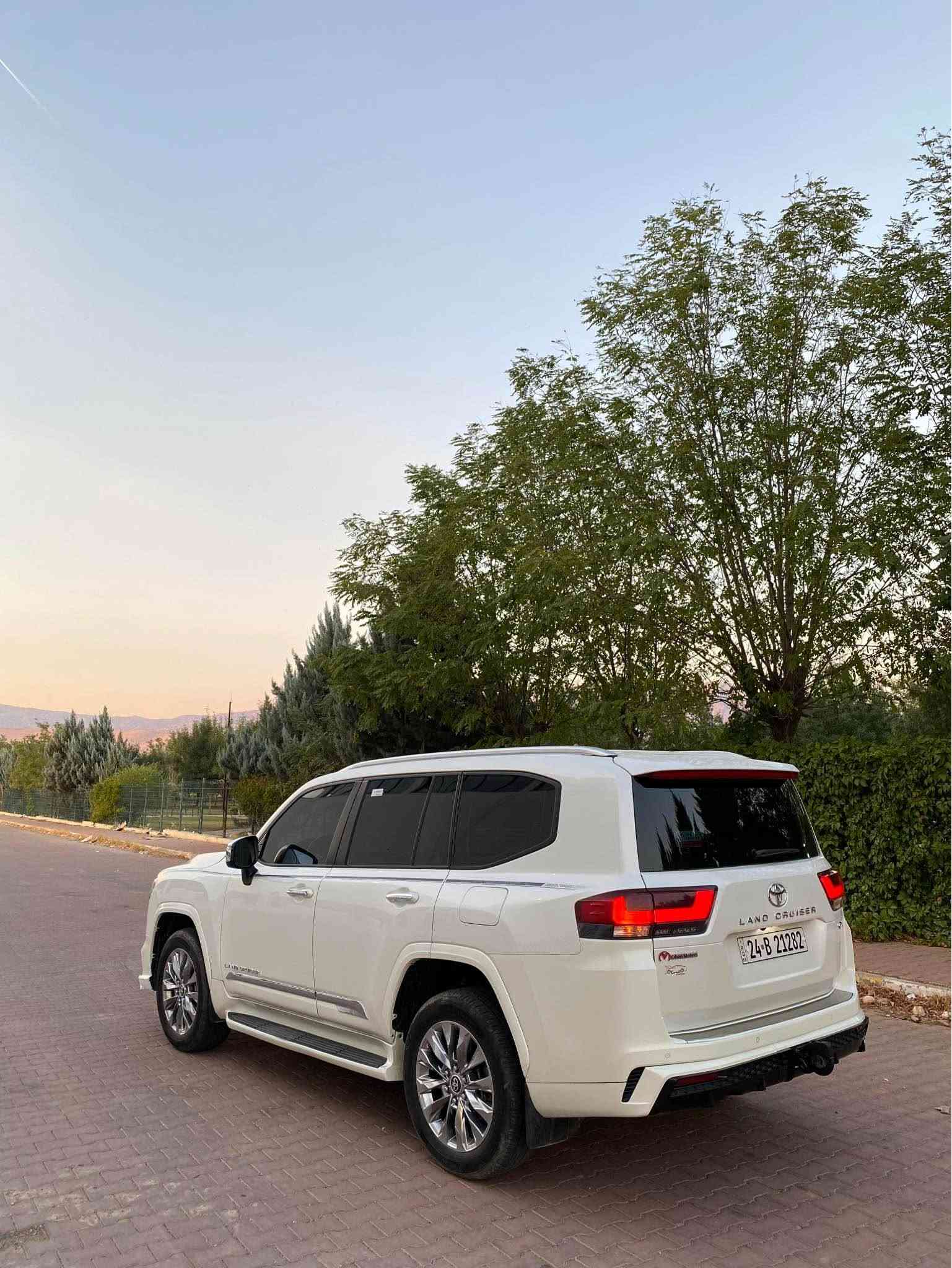 لاندكروز ٢٠٢٤ • V6 • بدون صبغ