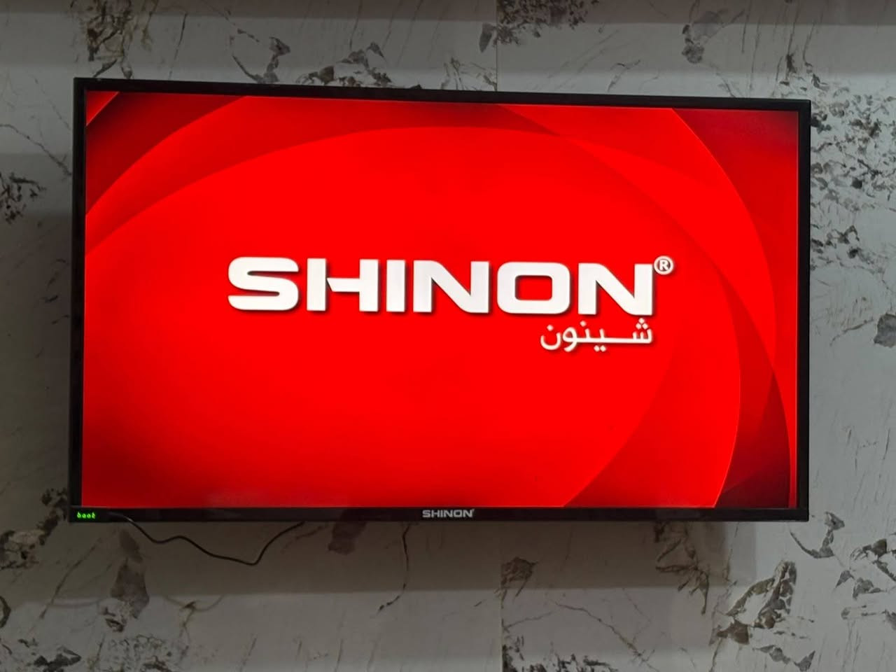كنب ١٠ مقاعد • نضيف • تلفزيون بدون نت