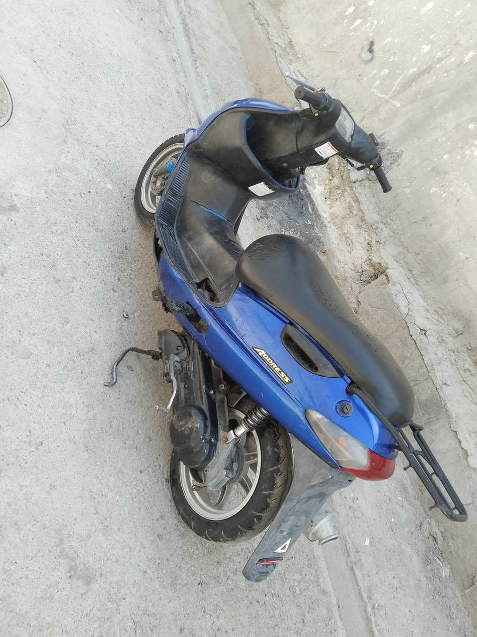 دراجه يوماها سرعه 100  خبط دهن وبانزين تشتغل سلف وهندر نقص قمجي مال ابريك خلفي وصالنصه مزروفه سعر 140 مكاني بغداد مدينه الصدر شراي يخابر ***********بيه واتساب
