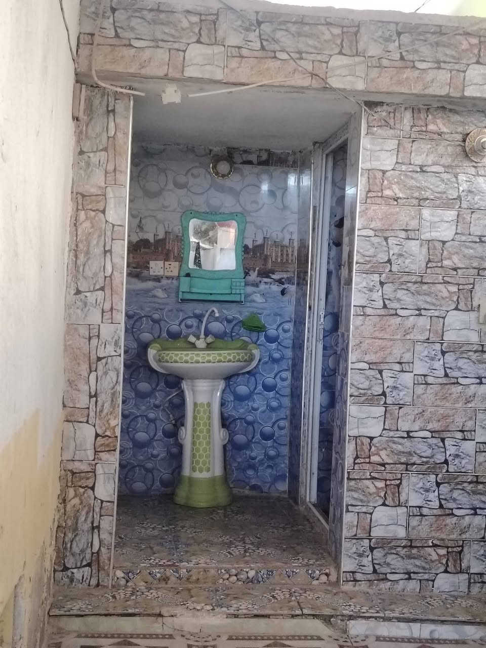 سلام عليكم بيت للبيع لمساحه لكل450،/ مضيف 3غرف حمام خارجي وداخلي لبيت هول مطبخ2، بيتونه ودرج لبيت سيراميك وصب كونكريت جاهز ما تصرف علي ربع وصاير بنهايت شارع يعني اخر بيت هوه مرتاح من كلشي لبيت جدا جبير ومناسب سعر 38 الارض زراعي سند ،مو تجاوز مكانه بين حي عرار وبين حي سكينه تابع لحي سكينه لبيت مكانه عل شارع لعام جدا راقي لمكان يناسب ابو لعائله لجبيره، ***********
