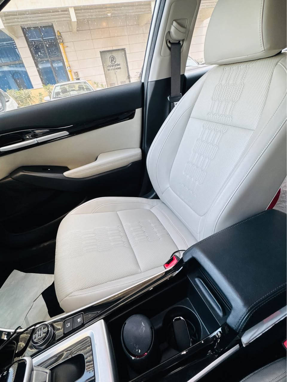 سلام عليكم :
🚘 كيا سيلتوس (Kia seltos)  2024 للبيع لون ابيض صدفي ملكي 
. وارد خليجي وكالة
. رقم اربيل الجديد الانكليزي باسم شركة ( وكاله مجانيه )  
. محرك 1.5 اقتصادي 
. كير اوتوماتيك 
. عداد المسافة : 8000 الالف كم 
مواصفات السياره: 
 . حساس (امامي - خلفي ) 
. سقف بانوراما بالكامل (طكتين ) 
. مود درايف 4
. كشنات جلد (تبريد ) 
. اناره LED داخليه (بلادي ) مع السماعات 
. اوتو هولد (توقف بالازدحام )
. عرض الكاميرا الخلفيه  
. هاند بريك كهربائي ( بصمه )   
. بصمة ابواب وتشغيل عدد 2 بصمات مع كتلوكاتها واوراق الشركة كاملة 
. شاشة تدعم  (ابل كار بلاي او اندرويد اوتو )
. تحكم ستيرن كامل جهتين شاشة كبيرة ديجتال متصلة 
. يدات ابواب نيكل +ويل كروم تيتانيوم
. قطعتين تبريد
. حساس تاير (يعرضلك كل تاير شكد بي) 
. كامره خلفية دواره 
. المرايات الجانبية شفط 
 💸السعر (170 ورقة) 💸 وبيها مجال بسيط 
السبير والعدة مالتها مانازلات من الشركة 
السياره نظيف وبحاله الزيرو 
🔴 مكفولة من الصبغ والضربه والرصعات ) عدا بارد بسيط بالباب الخلفيه عكس السايق 
مأشر عليه بالصور 
. مكفولة كير ومكينة 
. تبديل الدهن والفلاتر كله بالشركه  
📍مكان السياره بغداد (المنصور ) 
اي استفسار تواصل واتساب او الاتصال
(***********) Colombo, Sri Lanka
