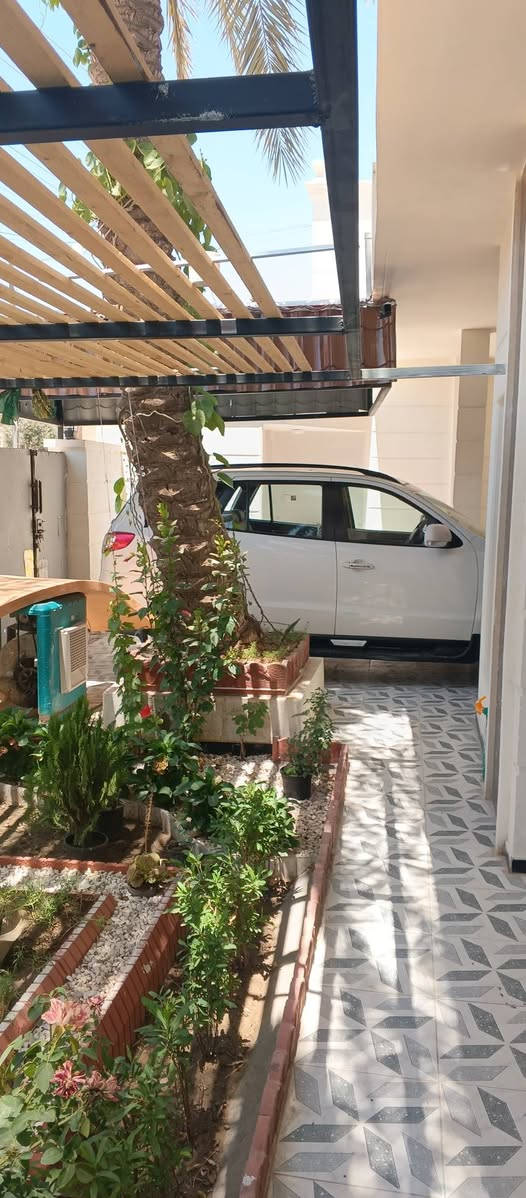للبيع 240 متر طابو صرف قاط واحد غرفتين نوم ترميم كلش مرتب كلشي مترصف عليه الحي العسكري القديم واجه 13 متر  للاستفسار مراسلة الصفحه او الاتصال*********** واتساب
