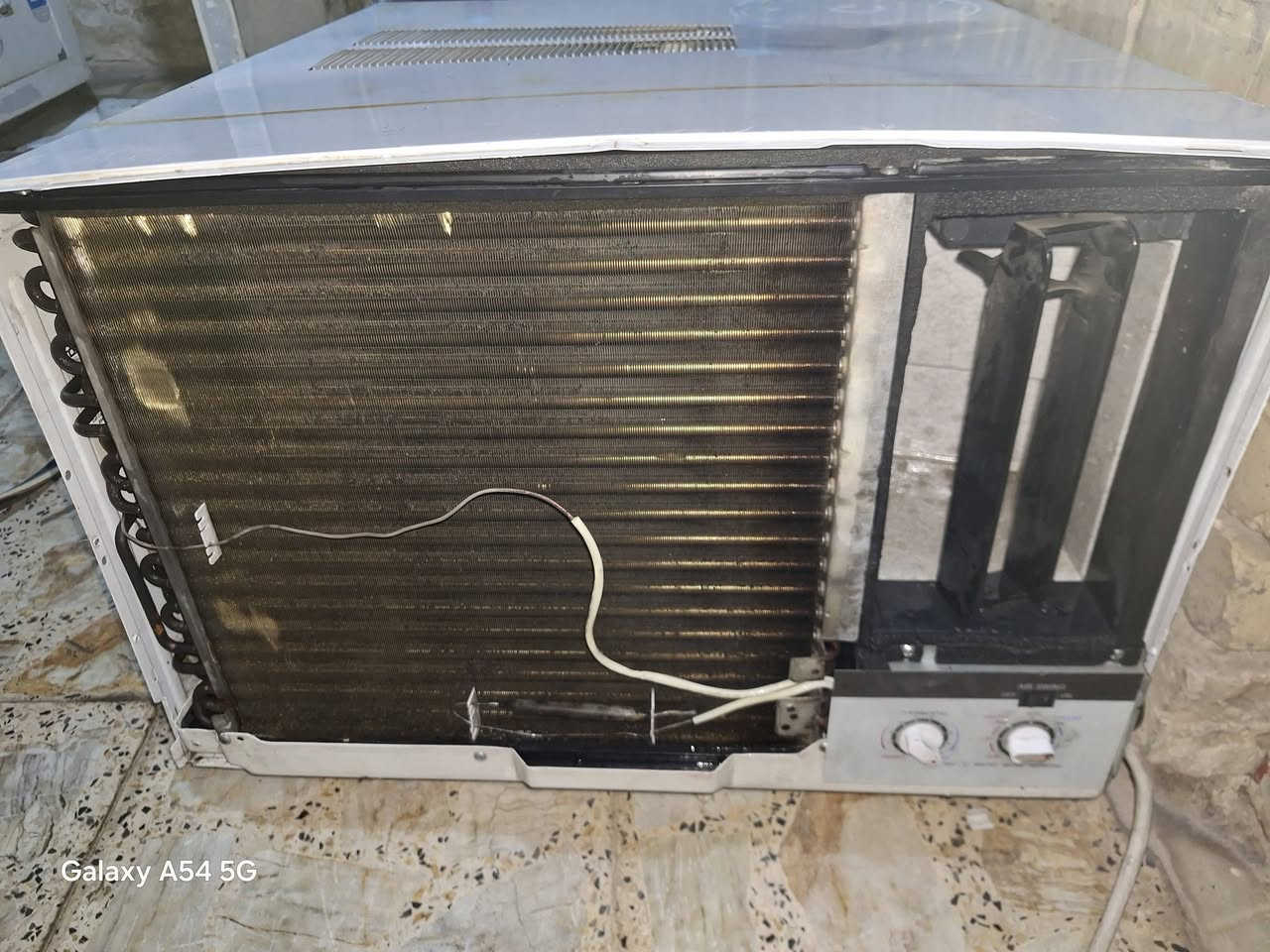 سلام وعليكم مكيف للبيع توسوت الحديث شباك الذهبي نوع الغاز R410  طنين تفاصيل كلها مذكوره روتري سعره ٢٥٠ قفله لاتعاملني بغداد. لامين نواب وعندي توصيل بكروه ***********

نص مكتوب في الصور:
- Galaxy A54 5G
