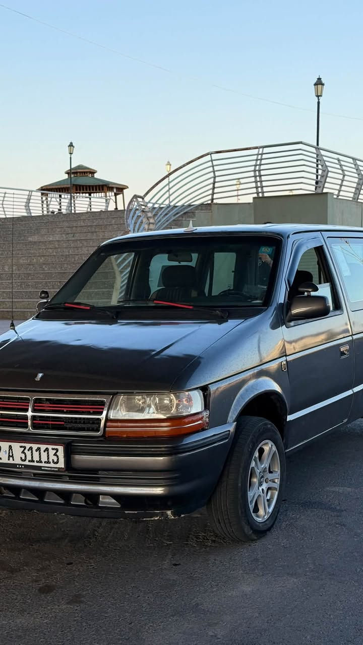 السلام عليكم
كلايزر 7 راكب موديل 1992 
مكينة 3300 كير. مال 2000 مشدود جديد 
سنوية جديدة هزة جديدة 
مكينة وكير شرط 
طخمة عل نص 
باتري جديد 
كهربائيات شغاله 
تبريد نقص كمبريسر 
المكان موصل حي الانتصار 
السعر 35 وبيها مجال للطيبين 
***********
