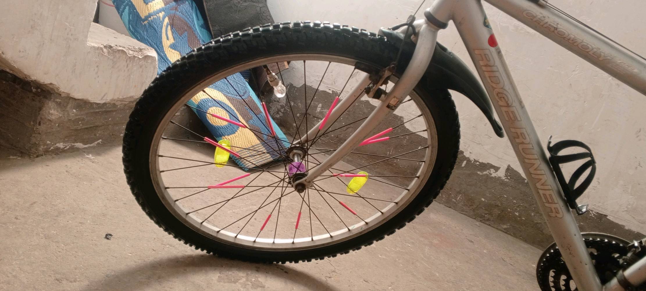 ريده 75دينار بي مجال ستفسار واتس فقط  البايسكل هو من نوع جبيلي (MountainBike / MTB)(وهو طراز قديم ومعروف بالمتانة).RIDGE RUNNER)