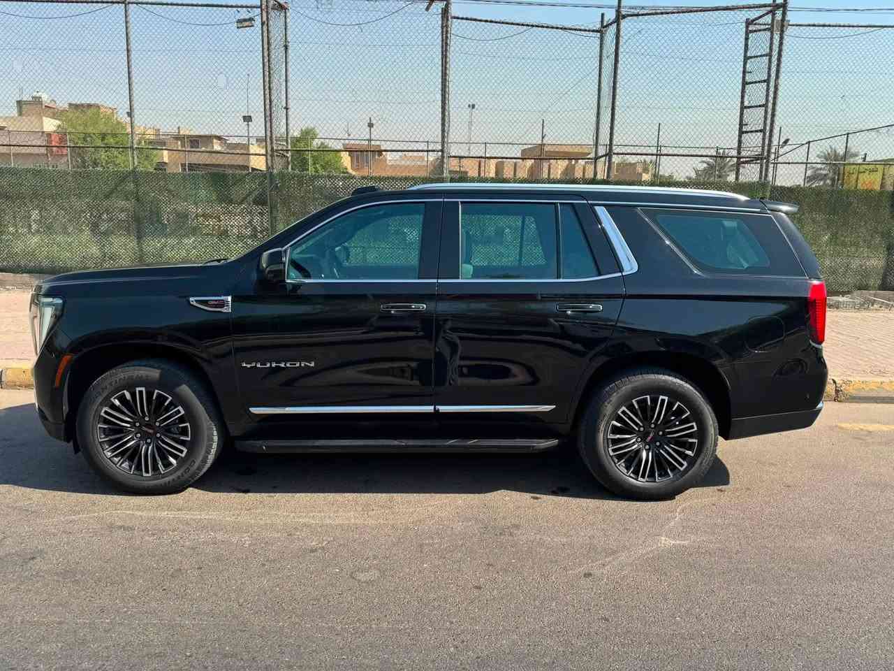 السلام عليكم للبيع الڤيشن 2025 خليجيه وكالة المنصور رقم بغداد باسمي فول مواصفات ماشيه 22 الف السيارة مكفولة من الصبغ والبارد والدبل كود السياره كلها مغلفة PPF مكان السيارة بغداد واي استفسار ***********
