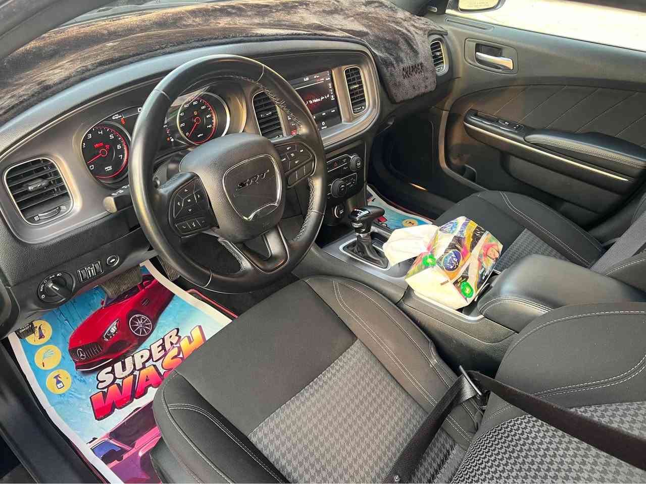 السلام عليكم 
دوج جارجر موديل 23 SXT اصدار اخير 
محرك 3600 
ماشيه 10 K بعدهي زيرو 
كشنات حضن 
ويل 17 وتايرات اصلي الامريكي مشلن 
كت اس ارتي الجديد 
السياره جاهزه ماتصرف عليها 
الحادث جاملغ وبنيد 
صور الحادث المراسله واتساب 
السعر210 ورقه 
للاتصال والاستفسار ☎️
*********** بغداد, العراق
