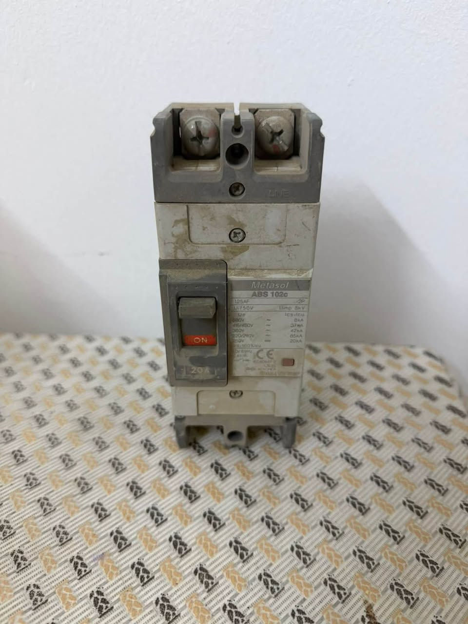 جوزات كهرباء اصليات
10 امبير و 20 امبير 
(العدد 12 )

بغداد العامريه 
***********
