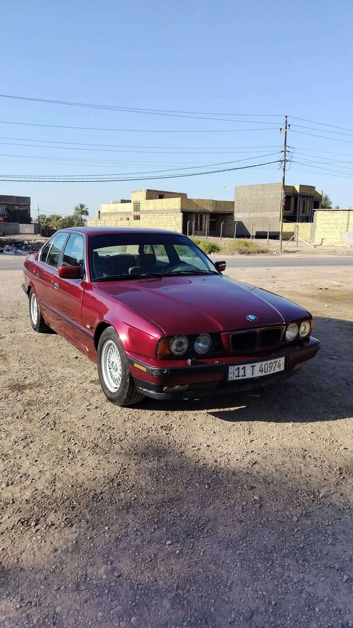 السلام عليكم
للبيع bmw525i
مسكر عدل اصل موديل 1991 
مكينه حاويه وارد يابان  شادها قبل ١٥ يوم 
كير اوتو 
 تبريد شغال 
كشنات كهرباء 
فتحه سقف 
رقم بغداد الجديد 
هزه وسنويه  السنويه لغايه 2031 تنتهي 
السياره باسمي  
السعر 64
مكان السياره بابل 
***********

