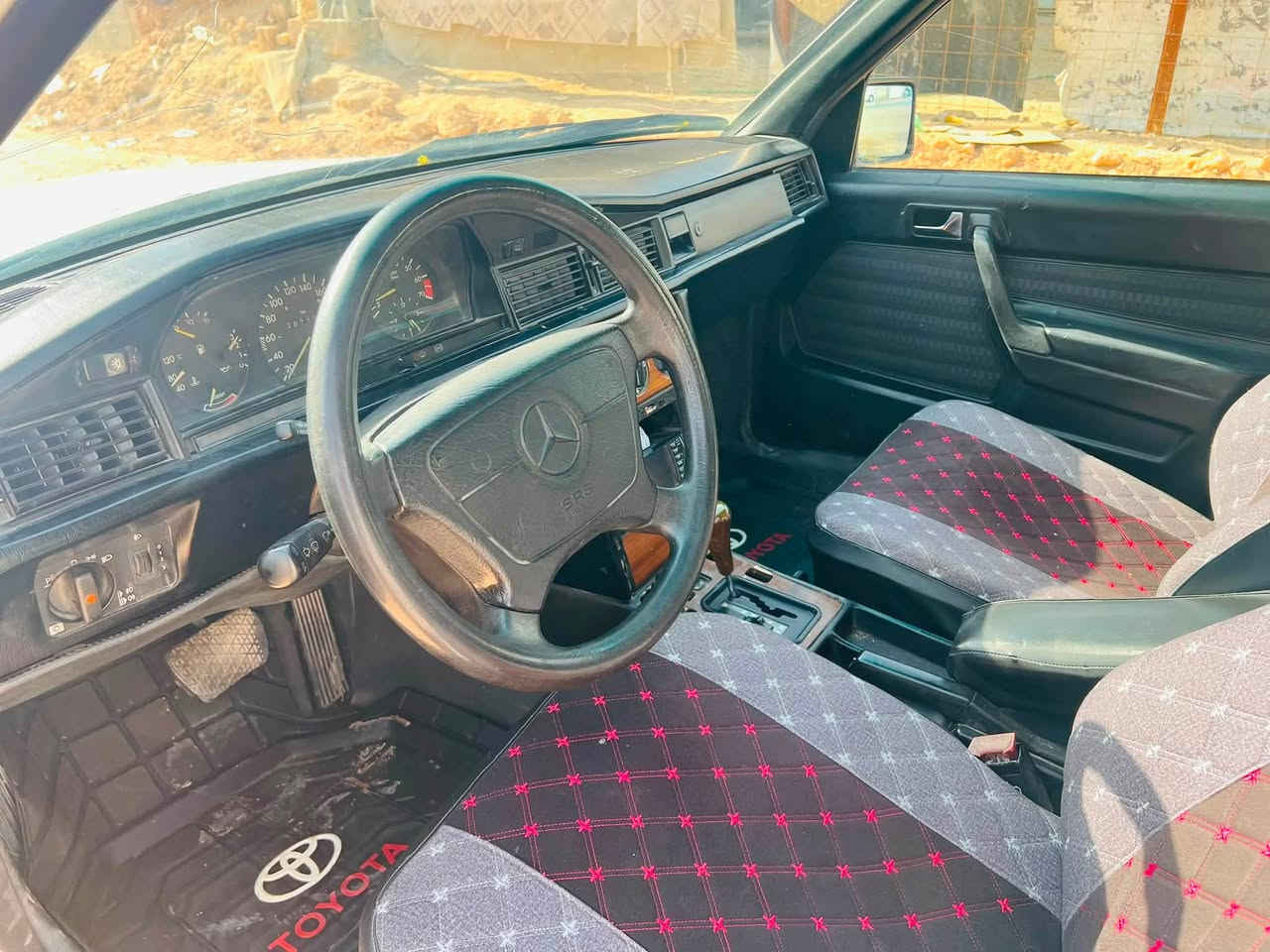 السلام عليكم ورحمة الله وبركاته 🌹
🚘 مرسيدس E190 (طيارين)
🔹 الموديل: 1992
🔹 المحرك: 260 — 6 سلندر
🔹 المحرك أصلي
🔹 مكينة وگير وحدادية بالشرط
🔹 السيارة ناعمة وحلوة بالسياقةحيل
🔹 تخم تاير جديد 🛞
🔹 بطارية جديدة 🔋
🔹 كهربائياتها كلها شغالة
🔹 ABS شغال ✅
🔹 التبريد شغال، بس يحتاج شوية غاز

🎨 السيارة بيها صبغ، تقريباً قطعتين إلى ثلاث قطع، لكن البيع مصبوغة عام.

📋 رقم أربيل قديم
📌 السنويات ساقطة من سنة 2021
🔄 صاحب السيارة يريد مداور
❌ ماكو وكالة
✅ شرط التحويل

📍 مكان السيارة: النجف الأشرف

💰 السعر: 35 مليون دينار
والبيع بيه مجال بسيط.

سيارة حلوة ونظيفة، تفيد الجناي وتفيد اللي يريد سيارة مرتبة بسعر مناسب 👌

📞 للاستفسار الاتصال على الرقم التالي:
[***********]
