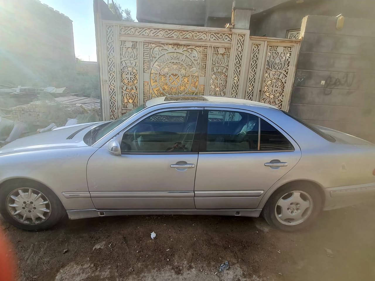 مارسدس ام عيون موديل 2000
محرك  V6لعدل لمرغوب محرك كيرتمام
لون سلفري رقم بغداد
لسعر 97بيهه مجال
لعنوان بصره تنومه
اتصال ***********

نص مكتوب في الصور:
- معارض البصرة ( ساح... رافد البصراوي ٢ د · مرسدس ام عيون موديل 2000 محرك v6سلندر عدل المرغوب محرك كيرتمام لون سلفري رقم بغداد لسعر97بيهه مجال لشراي لعنوان بصرة تنومه اتصال ***********