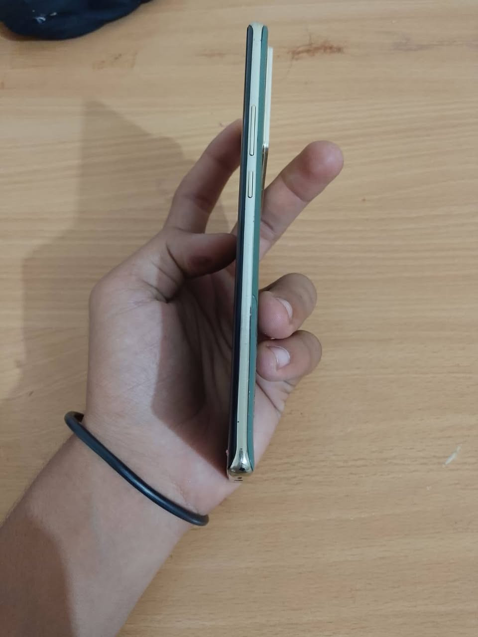 سلام عليكم شباب جهاز انفنكس نوت 40 جهاز نضيف مثل ما موضح ب الصور كامل ملحقاته سعر 225وبي مجال للتواصل موجود خاص واتساب ***********
