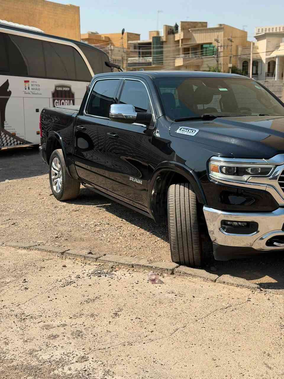 رام لمتد لونك  هارلم

RAM LONGHORN LIMITED 2024    HARLEM 
فول مواصفات 
مغلفة ppf
بانوراما كاملة  
كراسي امامي خلفي تدفئة وتبريد 
شاشة كبيرة تيسلا 
رادار امامي خلفي جانبي
نقط عمياء 
كامرات 360 
كاميرا بالمراية الوسطية 
دوس كهربائية جهتين
لدات امامي خلفي وعدستين 
شاشة دجتال 
خزن ميموري 
ويل حجم 20 
محرك 5.7 هيمي
ماشية 58 الف ميل 
مكفوله كفاله عامه
مكانها اربيل
رقم الهاتف (***********)
السعر ٤٦،٧٥٠ $
