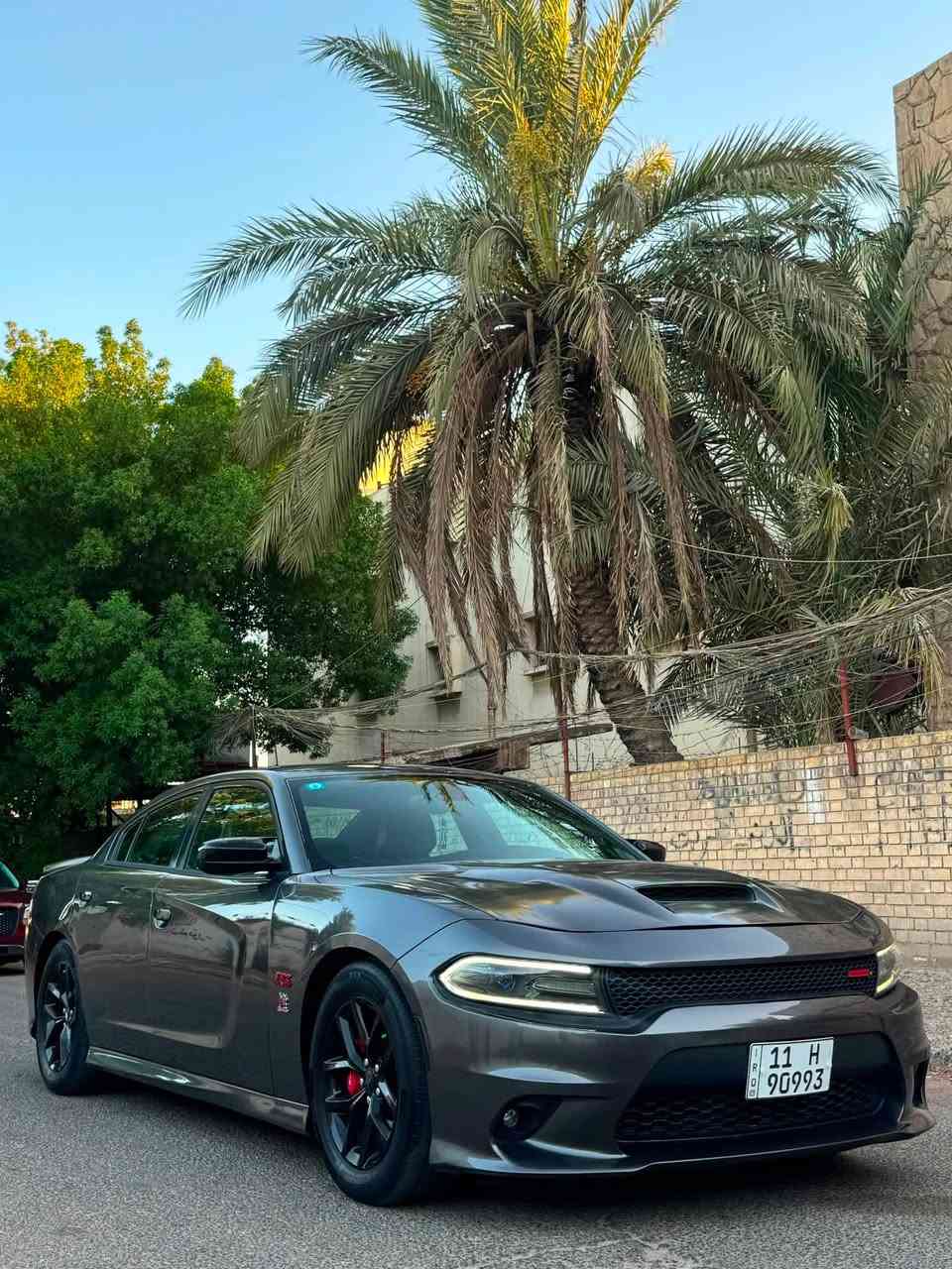 السلام عليكم 
من اقوى الصناعات الامريكيه 
جارجر 2016 سكات باك 
6.4 ليتر V8 HEMI (تنفس طبيعي)
يعني 485 حصان
كير رياضي من 8 سرعات (TorqueFlite)
خلال 4.3 إلى 4.5 ثانية تقريباً تسارع من 0-100 كم
نضام تعليق رياضي مخصص للحلبات
السياره بيه 3 قطع رش حادث امريكا
فول مواصفات عدا فتحت السقف
الكير والمحرك بلاديات ومامفتوحات 
وهاي من اهم الامور بالسيارات الرياضيه
السياره عليه تزويد واضافات بامريكا 
تتميز بنغمة V8 طربية وقوية بفضل نظام العادم الرياضي (Active Exhaust).
شاشه بحجم 8.4 لمس تدعم نضام Uconnect و CarPlay و Android و Performance Pages
شاشه عداد رقميه 7 انش 
رادار جانبي
حساسات خلفيه 
مري جانبيه قلابه 
كشنات خزن ميوري
داخل احمر بلادي
الكشنات تدفئه وتبريد
الستيرن تدفئه
الكشنات الاماميه كهرباء 
فول تحكم استيرن 
شفتات استيرن
اوامر صوتيه
علامة ال Scat Pack Bee على الكشنات والشباك الامامي 
نضام صوت Alpine ومضخمات من Subwoofer 
4 مكابح Brembo
نضام زنون عالي ناصي بلادي
سقف روز رايز
السياره جاهزه كير ومحرك وحداديه وتبريد 
وتخم تاير واي نقص مابيه 
#ولا_اي_مسج_بشاشة_الاعطال 
وبيه تفاصيل واضافات هواي 
السعر 155 وبيه مجال 
عنواني بغداد
متواجد واتساب ***********
