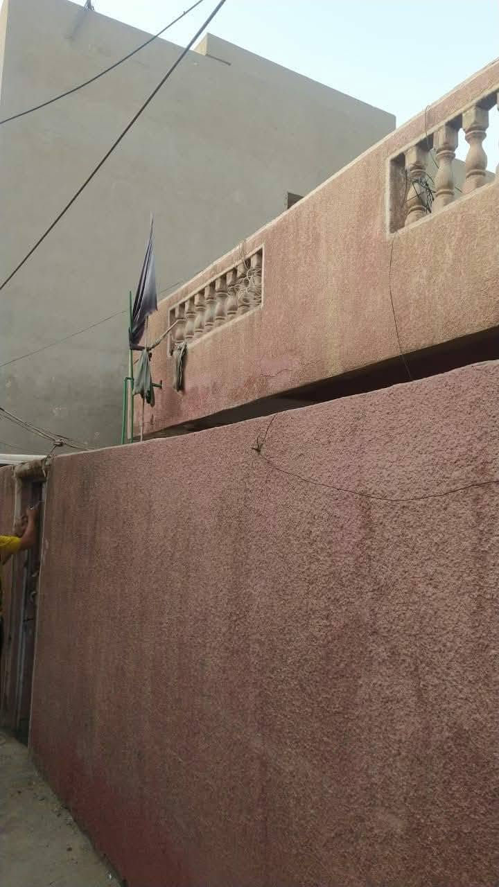 السلام عليكم 
بيت مساحه ١٨٠متر طابو صرف جسر ديالى قرب الصناعه.. البيت شوفه عينك 
وسعره مناسب جدا الراغب بالشراء الاتصال على الرقم ***********بيه واتساب
