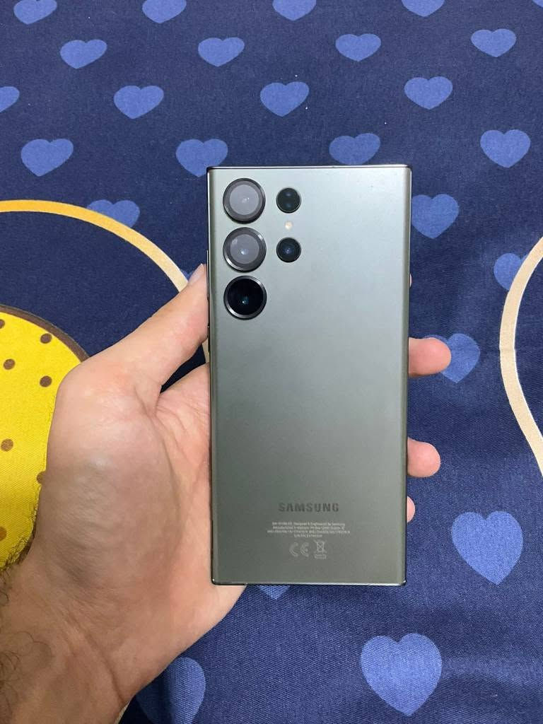 سامسونك s23 ultra. للبيع او مراوس
اللون زيتوني خطين عربي شرق اوسط عربي 
الذاكرة 512 العشوائية 12 نظافه 99% فول نظافه مكفول
بطارية 5000 🔋تنسه الشحن شرط
جهاز نظيف وكالة وطني فقط الظهر مبدل وكاله
السعر 750 مكاني كربلاء 
هاتف *********** كربلاء, العراق
