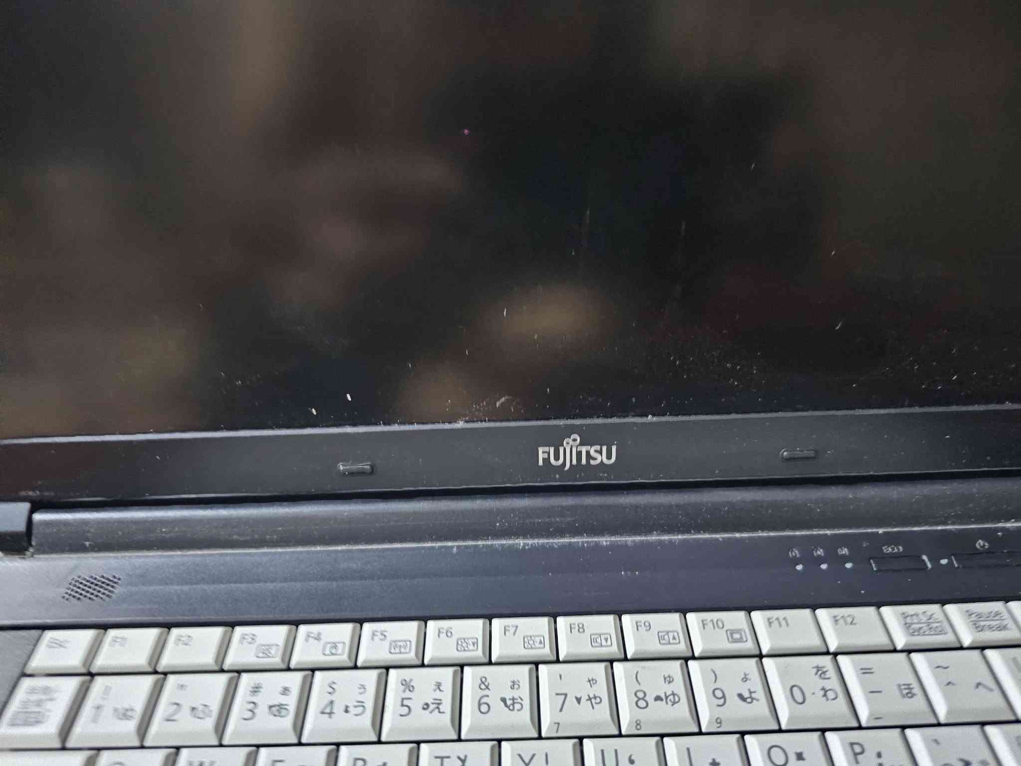i3-6100U • ٨ جيجا رام • ٢٢٤ جيجا SSD