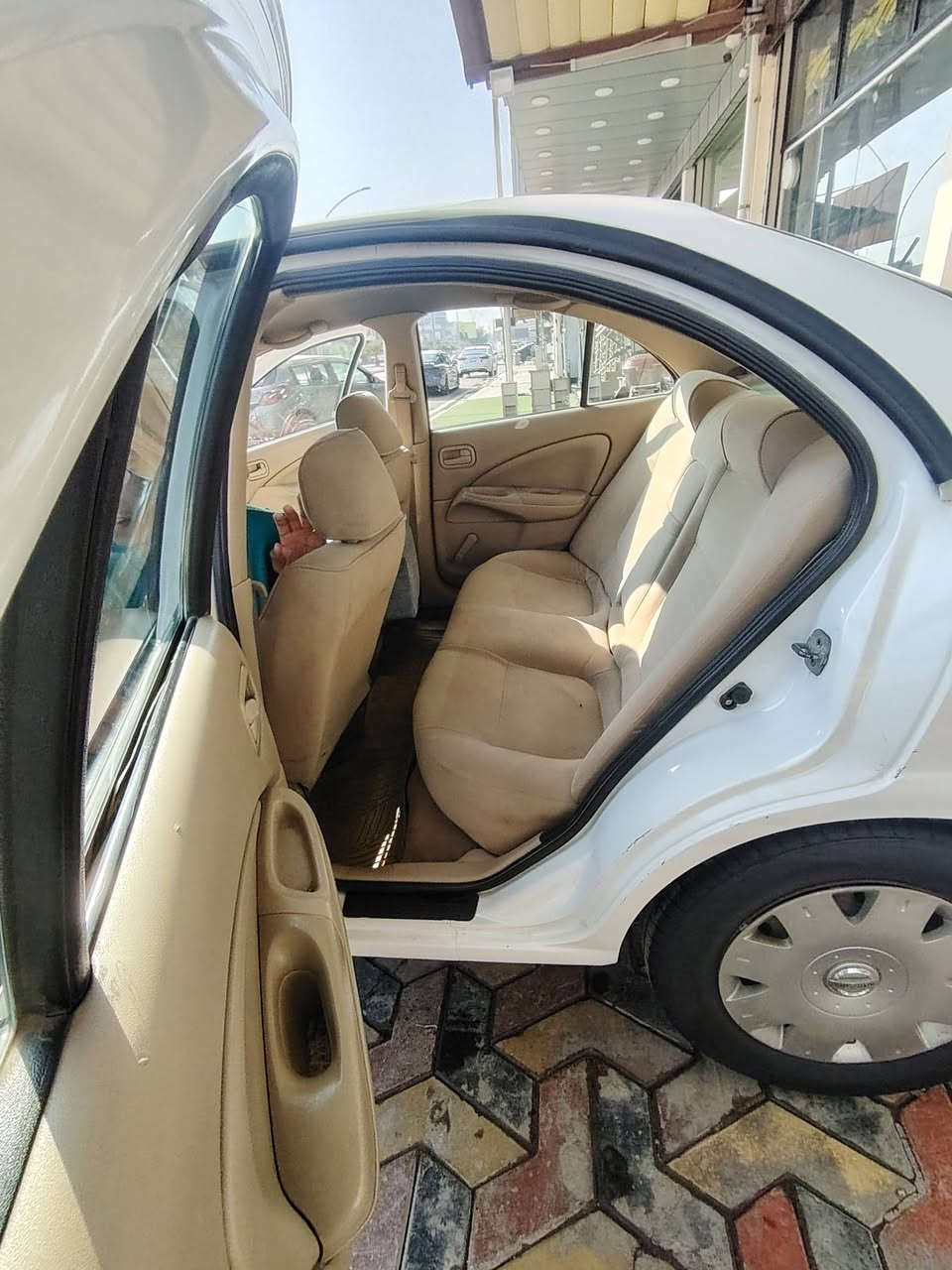 للبيع: نيسان صني 2009 (ياباني)
الموديل: 2009 (ياباني - قبق أبيض)
​المحرك: 1600cc (محرك نشط وقوي)
​المنظومة: مجهزة بـ منظومة غاز جاهزة واقتصادية جداً
​الحالة الفنية: السيارة جاهزة من كلشي وما تحتاج أي مصاريف
​الملاحظات: تظريب/طخة بسيطة بالصندوق + صبغ جاملع  
​المكان: الأنبار - الفلوجة
​السعر: 95 ورقة (9,500$) وقابل للتفاوض البسيط بعد المعاينة
​للتواصل والاستفسار: [*********** ]
