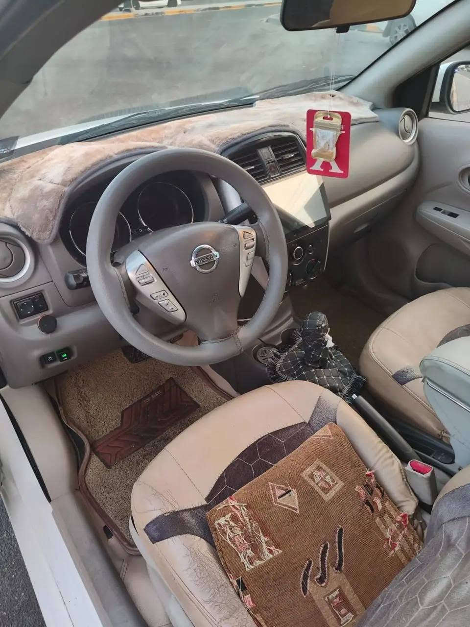 نيسان فيرسا • ٢٠١٦ • ضربه باب