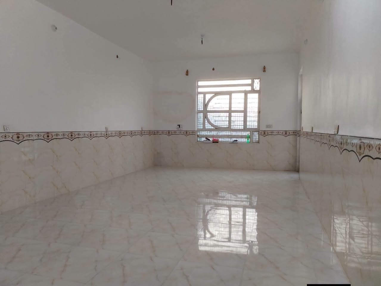 220 متر طابو زراعي سند 25اقرار محكمة جاهز البيت من كلشي
العنوآن النجف كوفه علوه الفحل قرب شارع الزوار 

 يحتوي غرفتين استقبال صالة مطبخ  منور عدد2 وصطح كامل وحديقه داخل البيت 

صحيات داخلية وخارجيه 

البيت على شارع تبليط 10 متر 

اناره ليليه  كافه الخدمات 

البناء طابوق 🧱 
 الارضيه مع السقف كونكريت 

للأستفسار خاص ***********وتساب كافت المساحت موجوده لدينه
