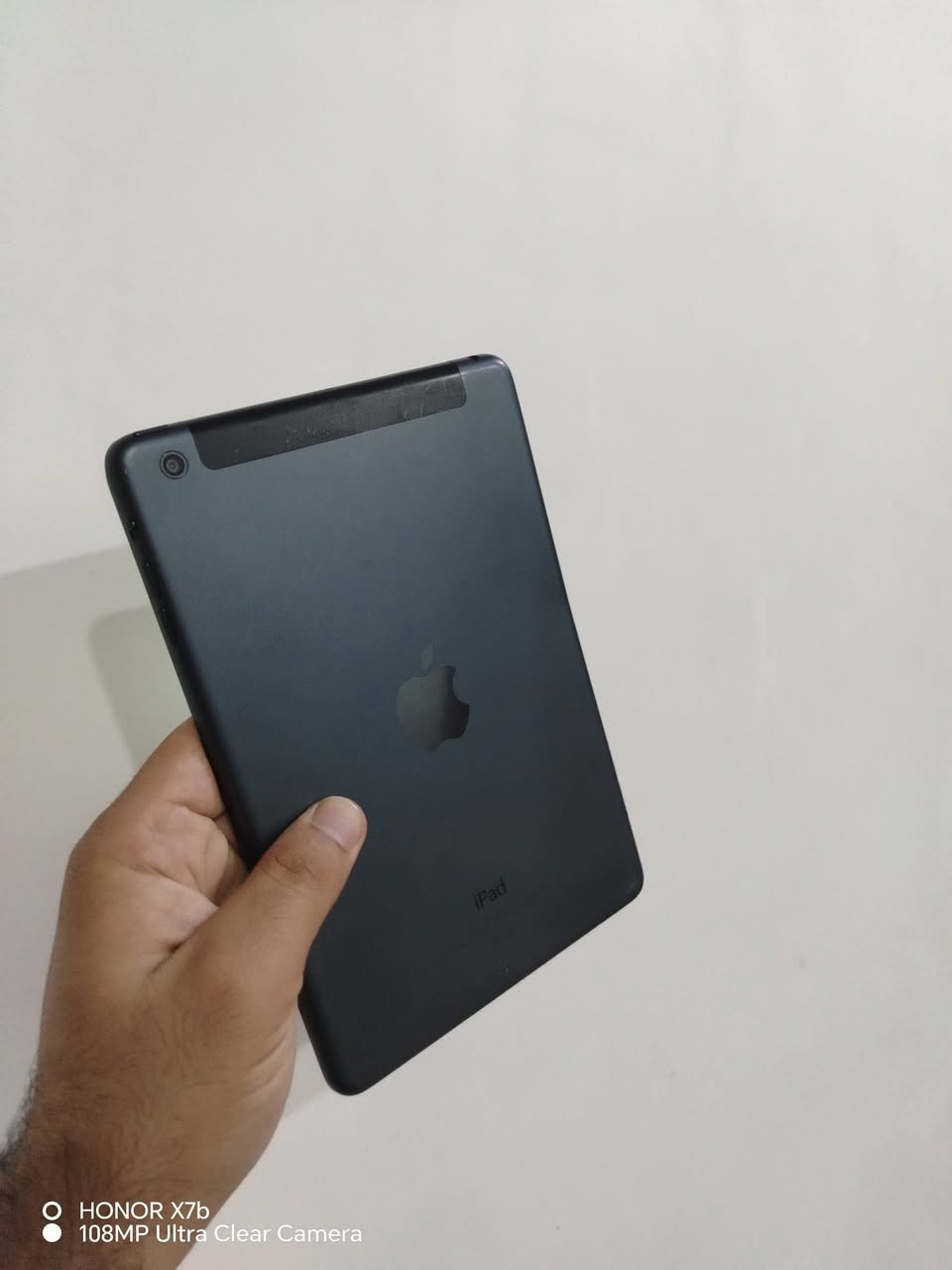 ايباد ايفون يفيد طلاب السادس والطلاب بشكل عام
للبيع آيباد ميني 2 (iPad Mini 2)
​المواصفات: شاشة Retina بحجم 7.9 بوصة، يدعم واي فاي وشريحة اتصال (Cellular).  
​يفيد استخدامه ممتاز للتصفح، يوتيوب، قراءة الكتب وألعاب الأطفال
ذاكره 16
50 وبيه مجال
واتس ***********

نص مكتوب في الصور:
- HONOR X7b
- 108MP Ultra Clear Camera
- HONOR X7b 108MP Ultra Clear Camera