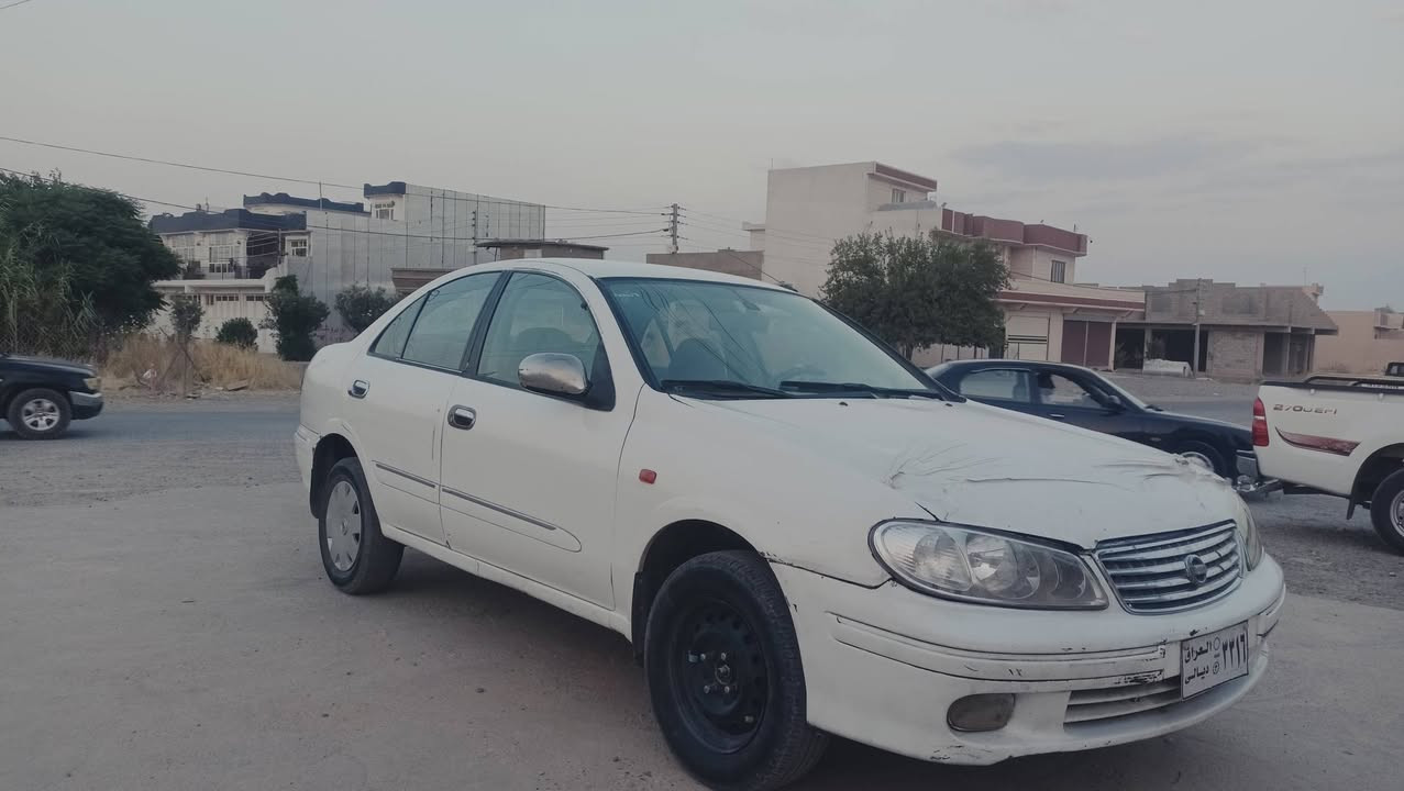 نیسان سە نی مودیل 2001 ئاڕمی سۆران 
بە شە رتی گێر مە کینە تە برید لە گە ڵ سویچ
بێ تە قە و ڕە قە بێ چرکە 
سعر 
38  مە  جال 
شوێن چم چماڵ 
ژم
***********
***********
