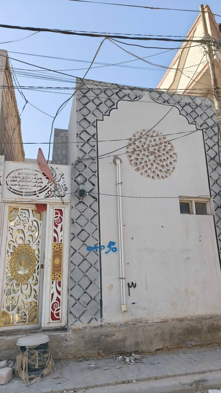 بيت ١٠٠ متر للاجار ب الحولي بشارع ٣٠ الاول اول مطب على ايدك اليمنه خلف اسواق سلة البيت متكون من استقبال معزول و صاله و مطبخ و فوك غرفه سويت و صحيات داخلي و خارجي البيت كاشي و سيراميك السعر ٣٠٠ الف وهذ رقمي *********** والله يرزق الجميع ان شاء الله
