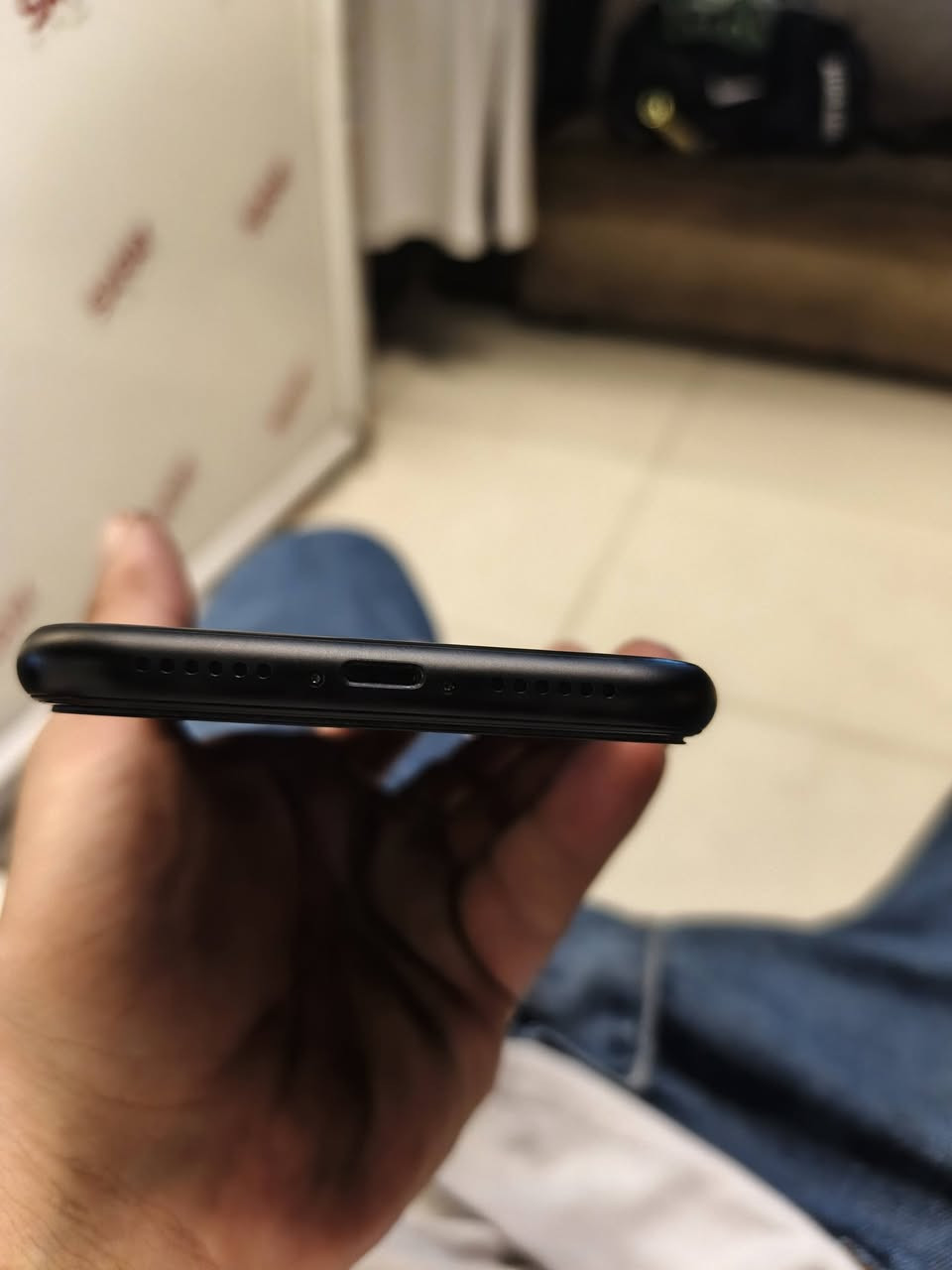 ايفون xr جديد لوك اي عيب مابي بل كارتون شرط الفحص والحسابه استفسار  ***********
