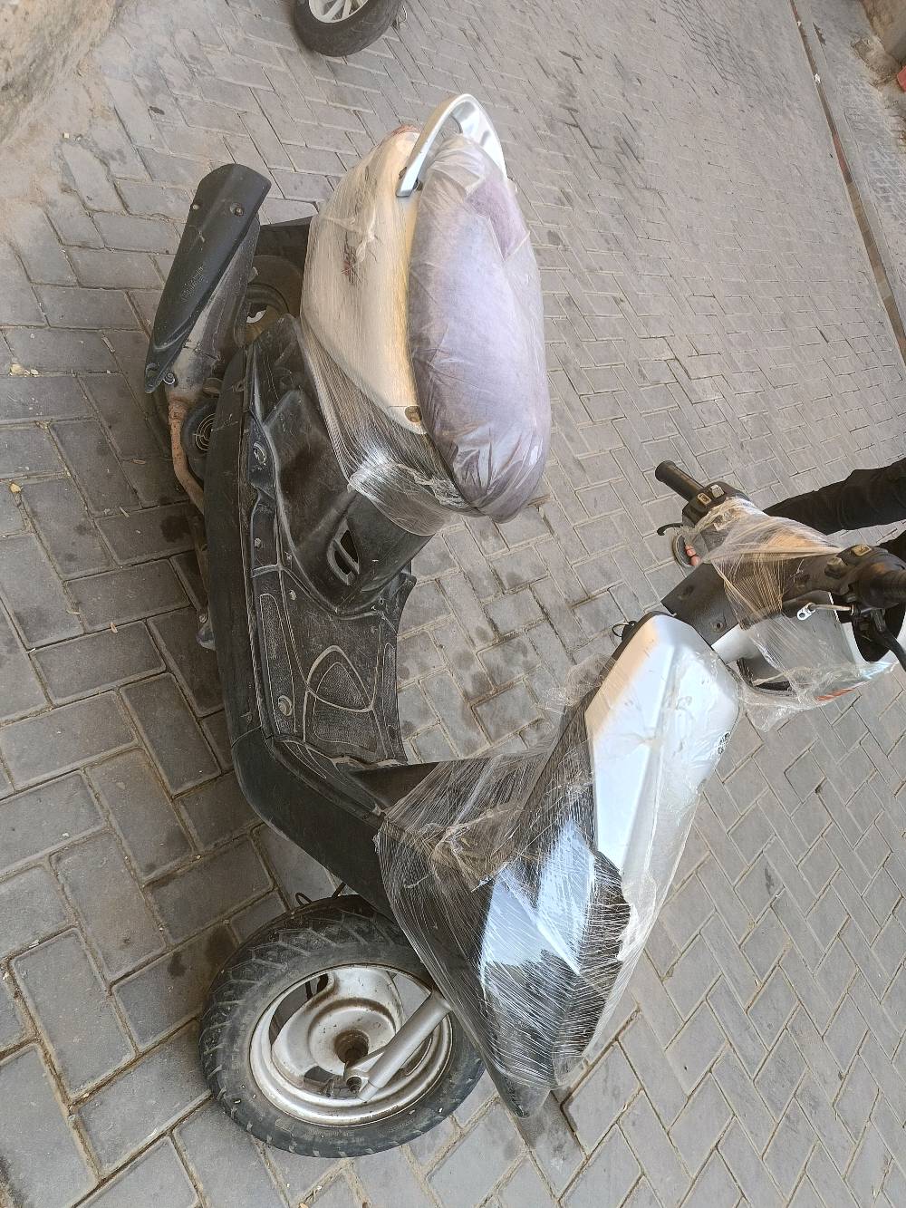 ماكس قچمه الدراجه مكينته تخبل وبيها كلچ رياضي يعني تاخذه جاهزه بيها خيط اكسل مو قوي تجي تگلبه الله شاهد الدراجه قويه سعره 350 
***********
