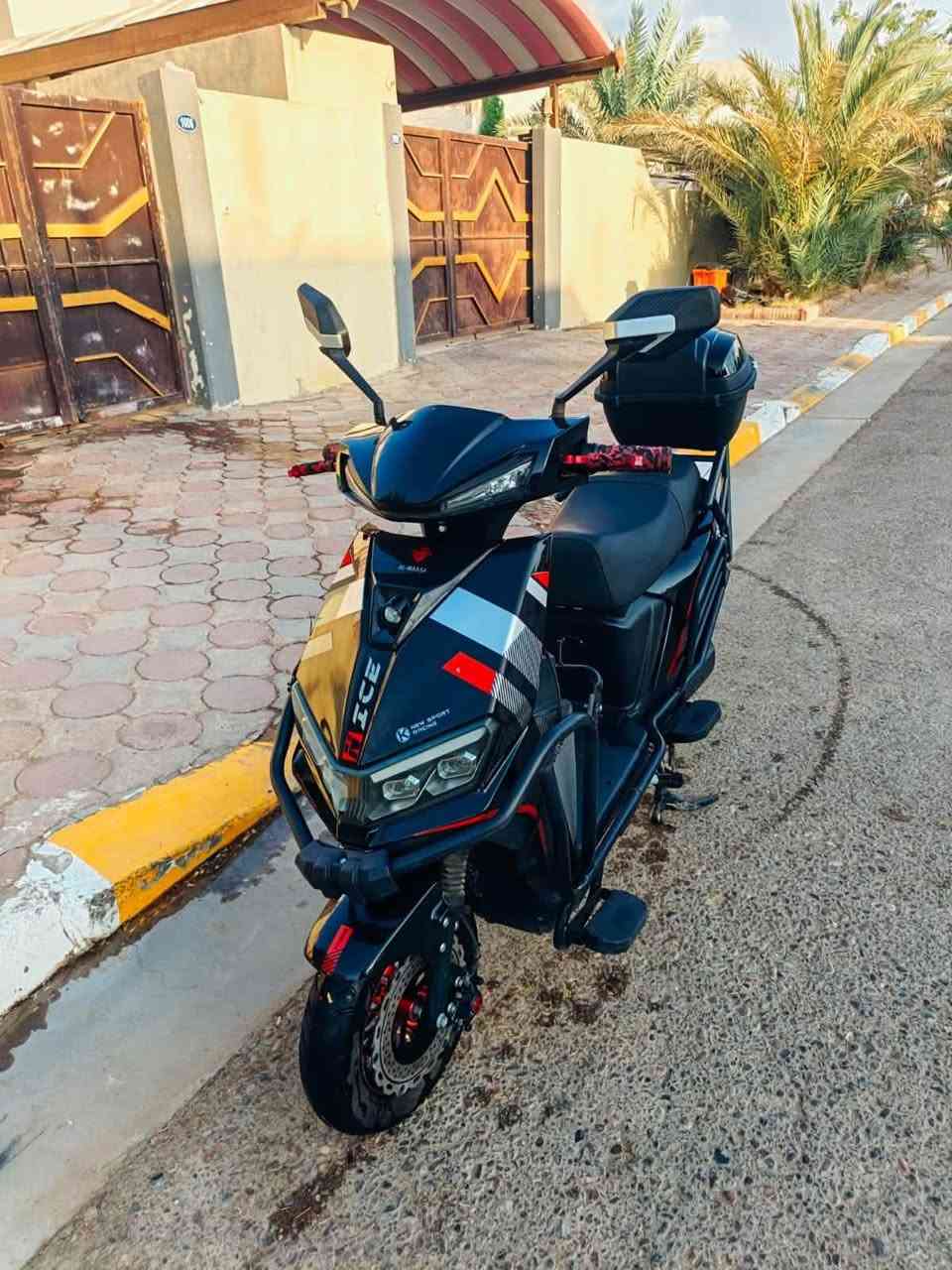 سلام عليكم دراجه شحن ((الماسه)) 💎شبح فول فول مواصفات. دراجه جاهزه متصرف عليه ربع +جديده بمعنه لكلمه
لون اسود ((مميز)) 
    مواصفات دراجه 
1.بصمة تشغيل 
2.تشغيل عن بعد 
3.كرت تشغيل مسح عند شاشه 
4.اربعه كير 
5.سرعة دراجه 99🚀
6.بلاتوث سماعه (CBE) 
7.لايت زينون عدسات (LED) 
8.عدسات الوان 
9.اربع اشاير 
10.لايتات(MK) بستيرن دراجه 
11.دبلات سبورت رياضي 
12.ويل كروم رياضي 
13.يدات بريك سيستم سات 
14.مثبت سرعه 
15.عزل قطاع 
16.عدد لبطاريات (6)
17.موديل دراجه 2026
18.دسكات سبورت موروني 
السعر: 680وبيه مجال للشراي 
رقم تواصل: ***********
عنوان: رمادي تأميم
سلام عليكم دراجه شحن ((الماسه)) 💎شبح فول فول مواصفات. دراجه جاهزه متصرف عليه ربع +جديده بمعنه لكلمه
