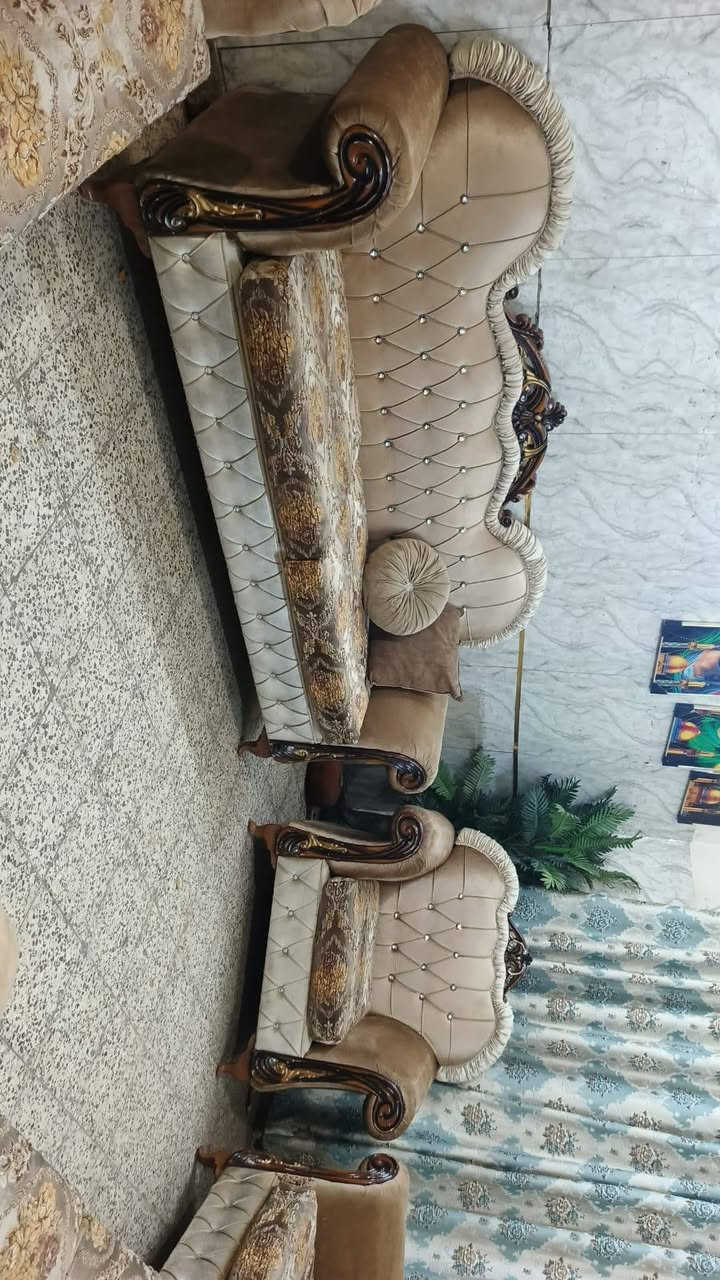 تخم ملكي 10 مقاعد اخو جديد اي ضرر مابي نضافه فووول ثكيل خشب قوي تكمه سعر 375 بي مجال مكان البياع  *********** يوجد واتساب
