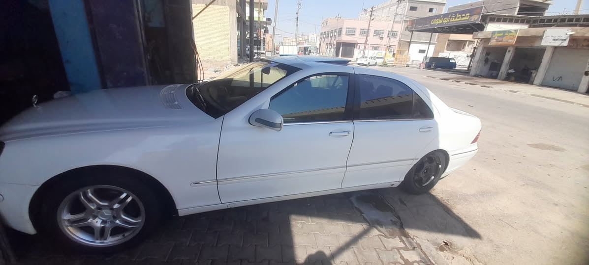 السلام عليكم مارسدس غواص٢٠٠٠ معلايه ٢٠١٣ مكينه بلادي ٤جوبلس  رقم ذي قار مشتغلين بمعملتهه قرار ١١٥  مكان السياره بغداد السعر ٥٥ وبيهه مجال  *********** بيع فقط بيع مسعجل
