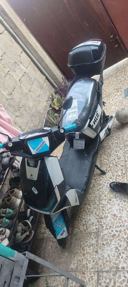 ماطور شحن نضيف بطاريتو جدد كامل سعرو 475 وبي مجال ،،***********
