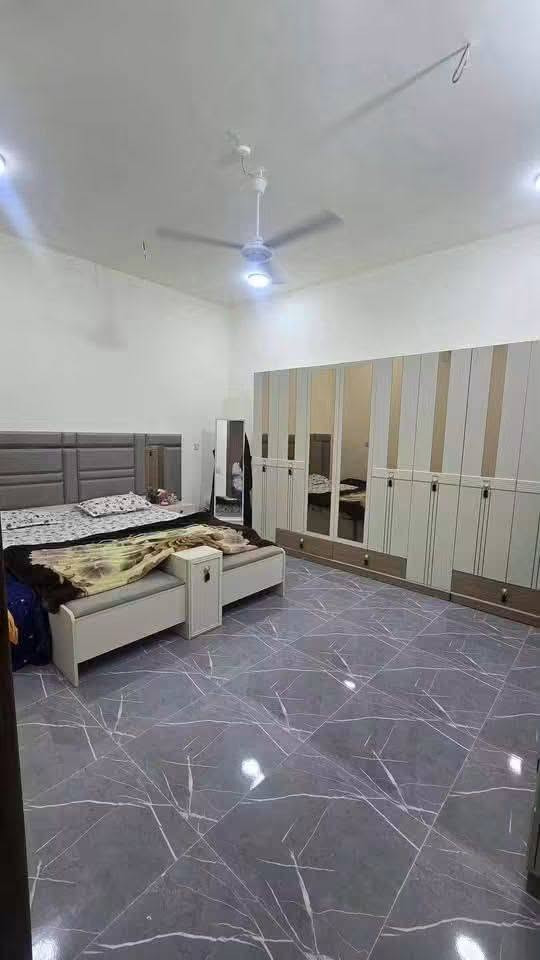 بيت للبيع 
المساحه : 200 م زراعي كونكريت مساح 
الموقع: حي الجامعة مجاور حيدر ابن حجي هندي 
بناء جديد + جاري العمل بالواجهه
محتويات البناء ( غرف نوم 2 + مطبخ حار وبارد + استقبال + صاله + صحيات داخليه وخارجيه + مخزن مع البيتونه 
خدمات كامله الاستفسار تصال ‏‪***********‬‏
