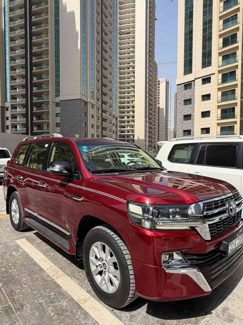 سلام عليكم 
لاندكروز موديل ١٦ بريم فول مواصفات بيها صبغ جاملغ خلفي + باب سيارة جديدة جدا 
سونر مرفق بالمنشور 
ماشية ١١٩ الف مشي حقيقي 
تخم تاير جديد
السعر ٣٧٥$
مكان السيارة علي صالح مقابل مرور الطوبجي
