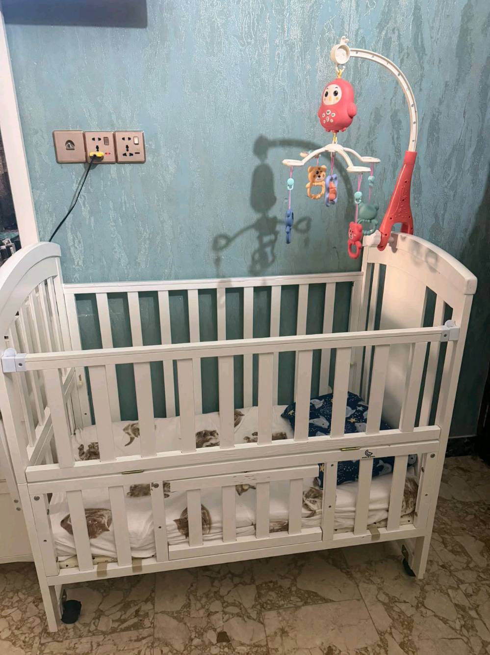 هو ميكرويف هو فرن  يشوي دجاجه  سعر ميكرويف ١٥٠بي مجال مع جربايه طفل لحد عمر ٥سنوات جربايه طفل ١٢٥بيه مجال  كرسي ٥٠
حبيبي/عمو، هاي الأشياء كلها تنباع سوا لو كل غرض وحده؟ وإذا منفصل، شكد سعر كل واحد بالضبط؟: 
كلشي بوحد
شنو الحالة التفصيلية لكل غرض: الميكرويف، سرير البيبي، كرسي السيارة، والجرباية/السرير المتنقل؟ بيهن أي عطل، كسر، خدوش، أو قطع ناقصة؟: 
مابيهن اي عطل
بالنسبة للميكرويف، شنو موديله بالضبط؟ وهل الشواية والمايكرويف شغالين 100%؟: 
بنسونك
وين موقعك بالضبط داخل العراق؟ وهل أكو توصيل أو تسليم يد بيد، وشنو السعر النهائي قابل للنقاش لو ثابت؟: 
بغداد السيديه
الجرباية وكرسي الطفل مناسبة لحد أي عمر/وزن تقريباً؟ وهل وياهن كل الملحقات الأصلية مثل المرتبة، الأحزمة، أو القطع التركيب؟: 
سرير لحد عمر٥سنوات