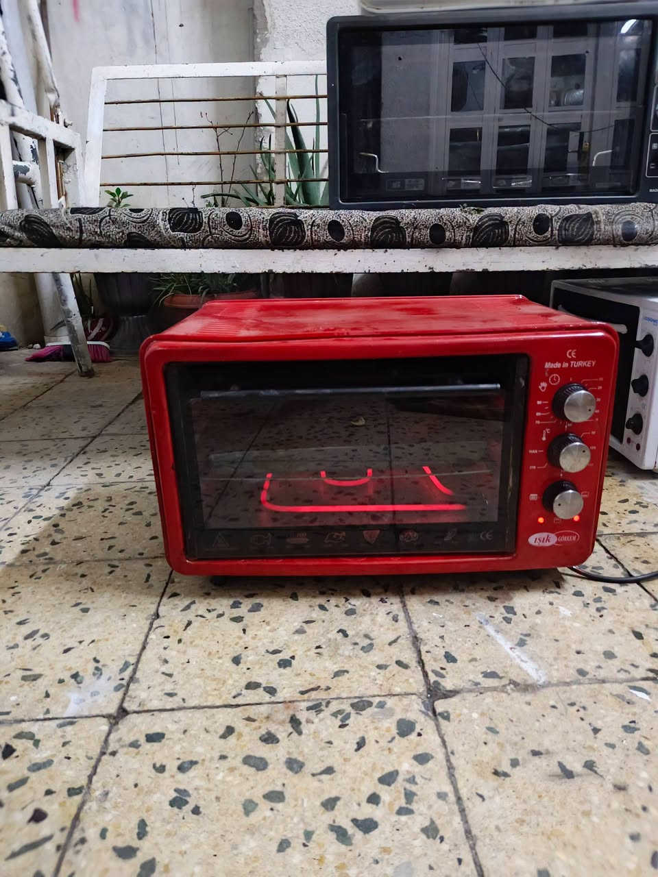 اوفن • حجم صغير • نظيف وشغال