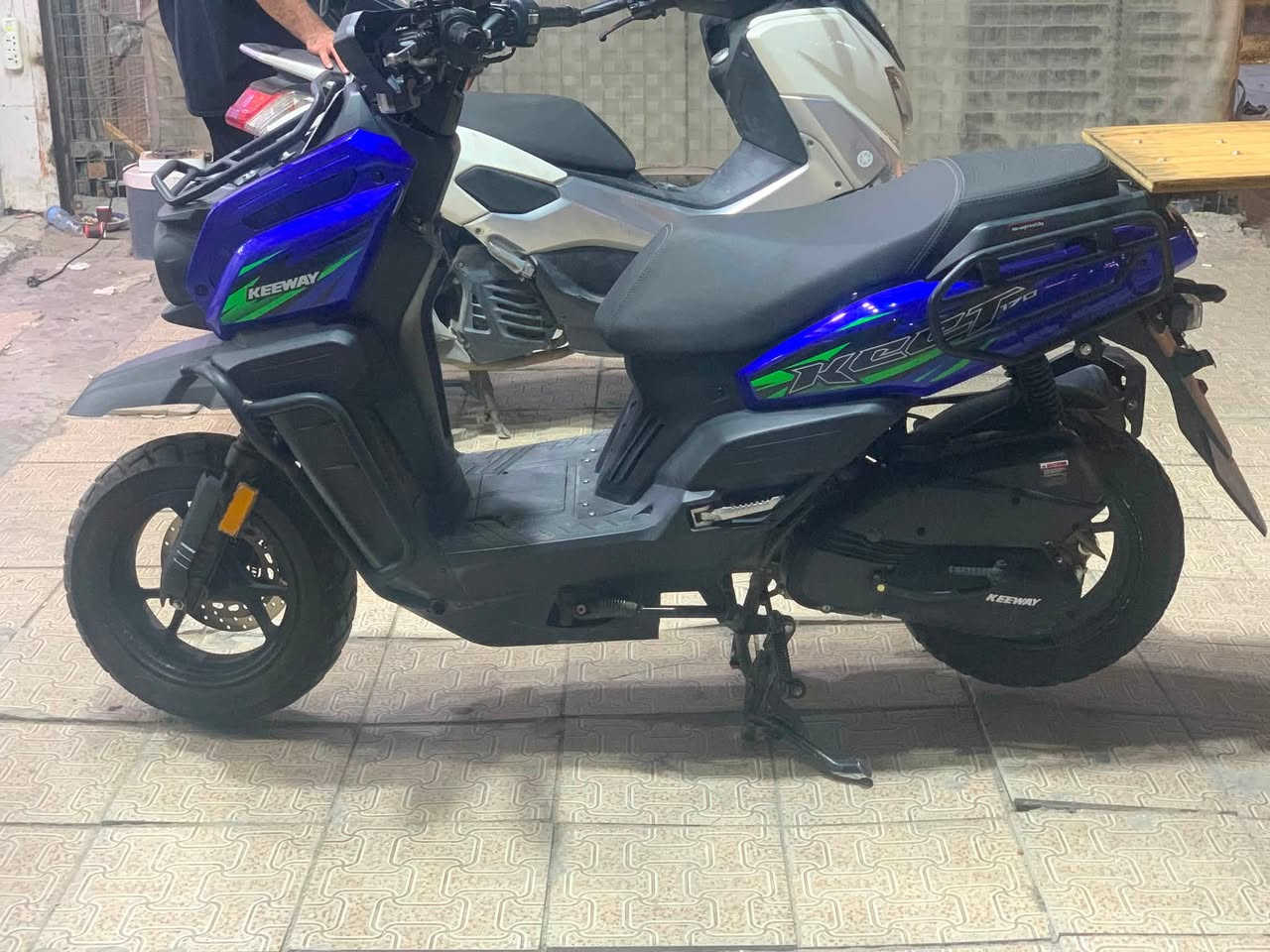 دراجه كيواي اباچي
مرقمه وسنويه رقمها اربيل نضافه 95/100 جديده
السعر 2،500 
العنوان: مدينه الصدر شارع الداخل 
الرقم : ***********

