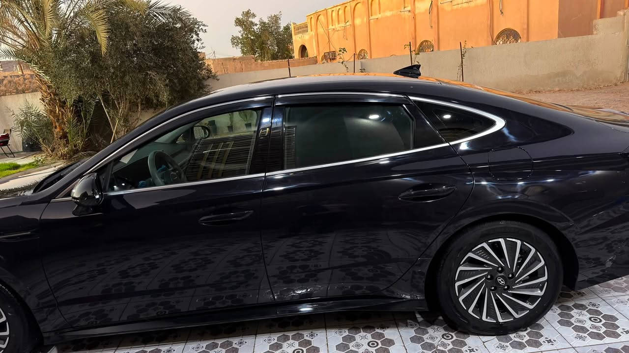بيع مستعجل 🔥🔥
سوناتا هايبرد 2024
رقم بغداد حره بسمي 
 وارد امريكي
ماشية 33 

بدون حادث 
فقط سرقه جاملغين امامي 
الجاملغ الأيمن اجه وياهه بجنطه 
الجاملغ الأيسر نصبغ 
البنيد بي بارد اشبر بدون فتح بدون صبغ بدون كلشي فقط بارد 

مواصفات
محرك 2000 هايبرد
دشبول الكتروني متصل مع شاشة كاملة
أنظمة قيادة متعدد
رادارات امامي جانبي خلفي
قيادة آليه * تحديد مسار
لايت زينون عالي ناصي
نهاري - بك لايت لد LED
مانع تصادم امامي خلفي
بصمة تشغيل + بصمة ابواب + كشن كهربائي
تدفئة كشنات
اوتو هولد توقف ذاتي اثناء الازدحام
تحكمات استيرن فول
سايد بريك بصمة
صندوك ذكي + بصمة
كيرها تعليك النظام الجديد
كامرا خلفيه دوارة وشاشة نظام ابل كار بلي 
السعر 178 وبيه مجال بسيط 
مكاني سماوه 
رقم ***********
***********
